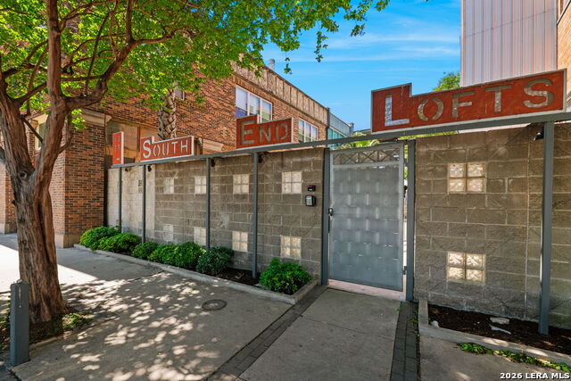 Image 28 of 32 For 1339 Flores St S 202