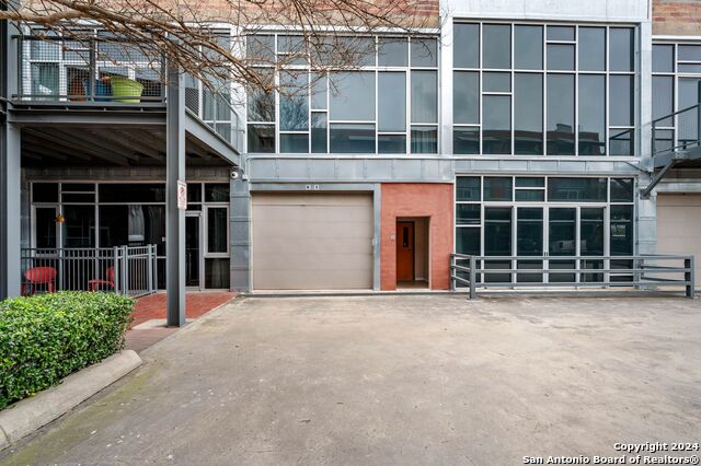 Image 29 of 32 For 1339 Flores St S 202