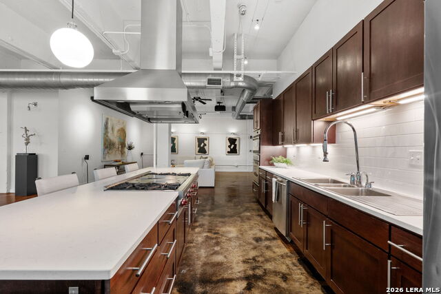 Image 7 of 32 For 1339 Flores St S 202