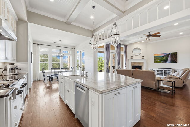 Listing photo id 8 for 1058 Provence