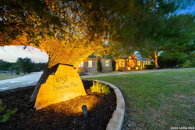 Listing photo id 0 for 1058 Provence