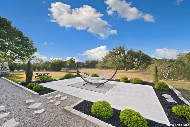 Listing photo id 34 for 1058 Provence