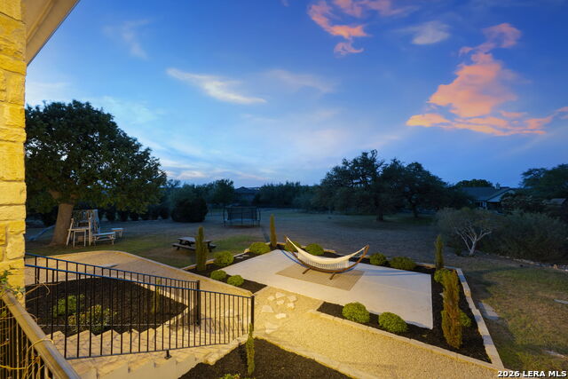 Listing photo id 5 for 1058 Provence