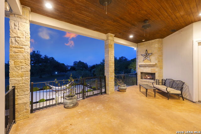 Listing photo id 6 for 1058 Provence