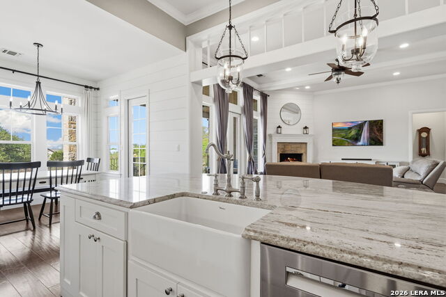 Listing photo id 7 for 1058 Provence