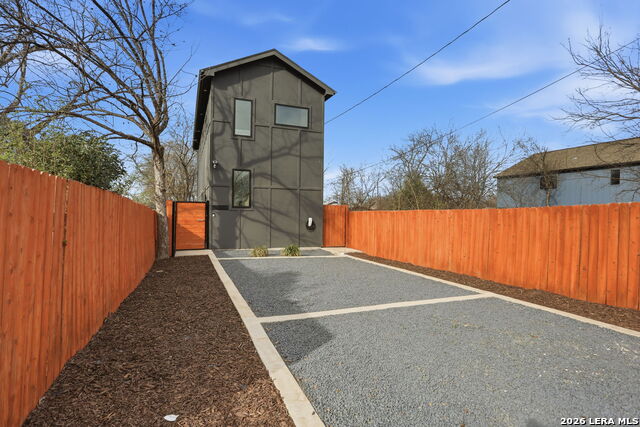 Image 20 of 23 For 1641 Center St N