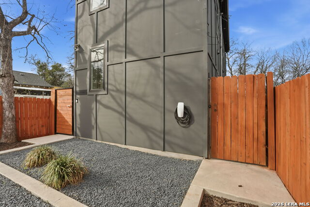 Image 21 of 23 For 1641 Center St N