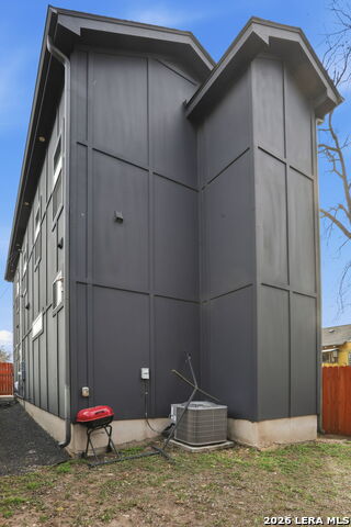 Image 23 of 23 For 1641 Center St N