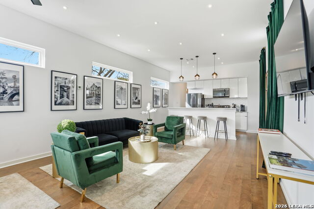 Image 4 of 23 For 1641 Center St N