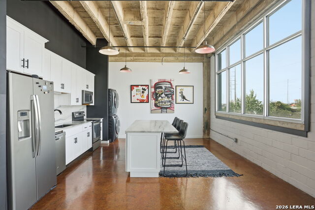 Image 12 of 32 For 1331 S Flores St  212