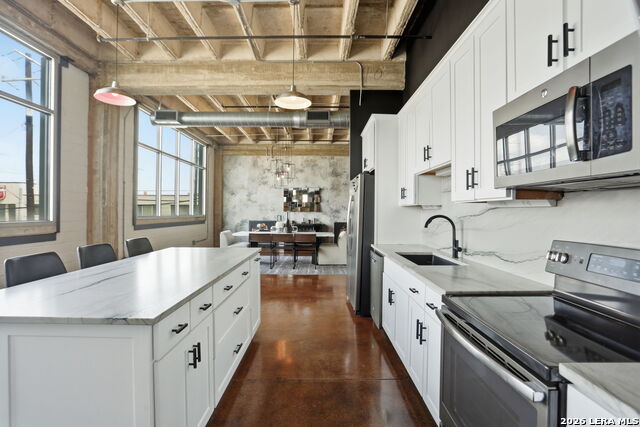 Image 13 of 32 For 1331 S Flores St  212