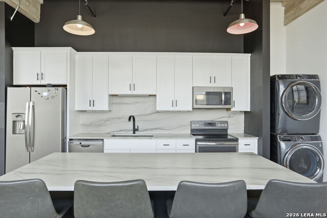 Image 16 of 32 For 1331 S Flores St  212