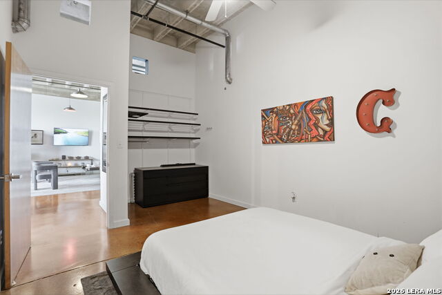 Image 19 of 32 For 1331 S Flores St  212