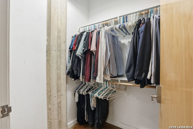 Image 26 of 32 For 1331 S Flores St  212