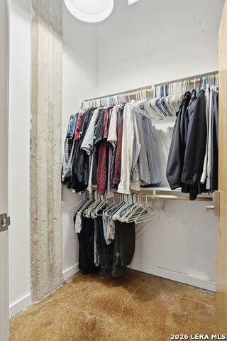 Image 27 of 32 For 1331 S Flores St  212