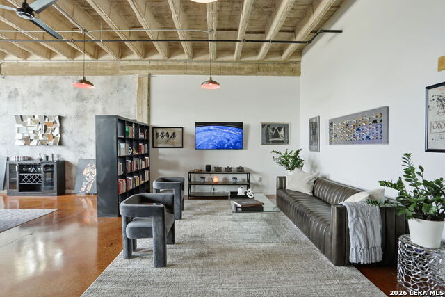 Image 4 of 32 For 1331 S Flores St  212