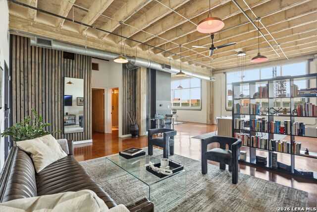 Image 5 of 32 For 1331 S Flores St  212