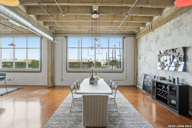 Image 9 of 32 For 1331 S Flores St  212