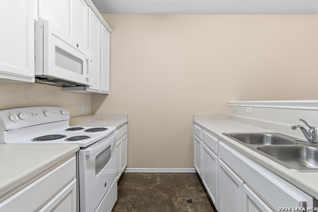 Listing photo id 8 for 10718 Mathom Landing