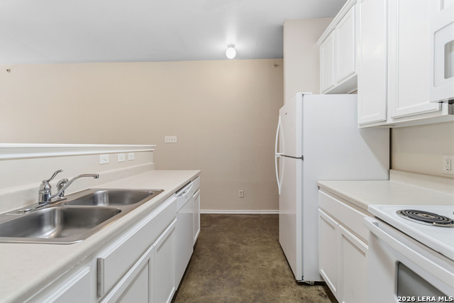 Listing photo id 10 for 10718 Mathom Landing