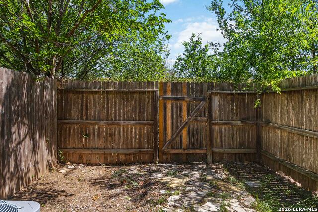 Listing photo id 24 for 10718 Mathom Landing