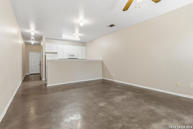 Listing photo id 3 for 10718 Mathom Landing