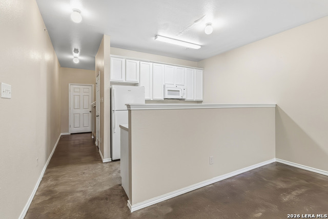 Listing photo id 6 for 10718 Mathom Landing