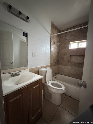 Image 5 of 7 For 153 Baylor E 3