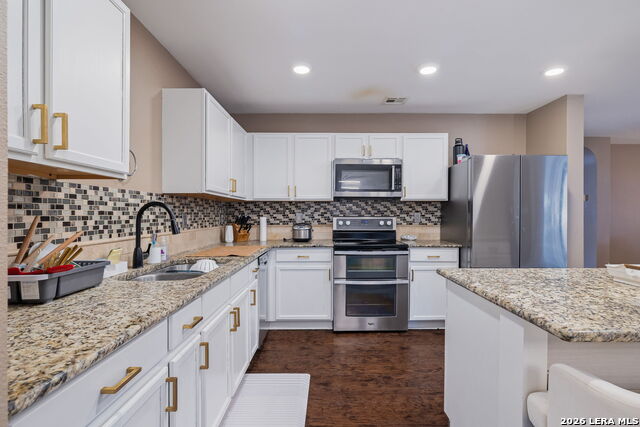 Image 12 of 30 For 415 Bluegrass Crk