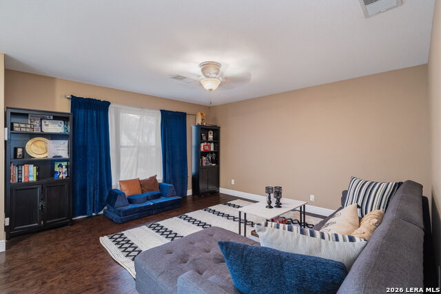 Image 4 of 30 For 415 Bluegrass Crk