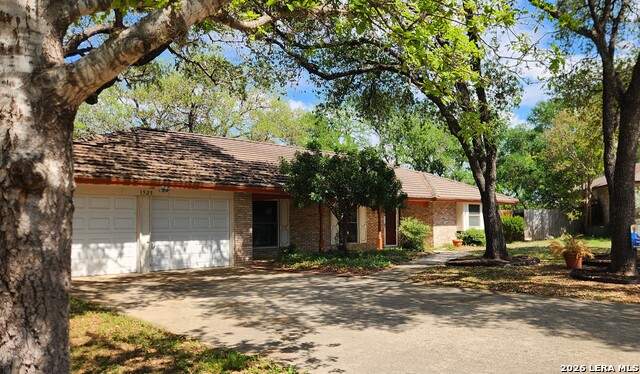 Image 2 of 24 For 1523 Periwinkle St