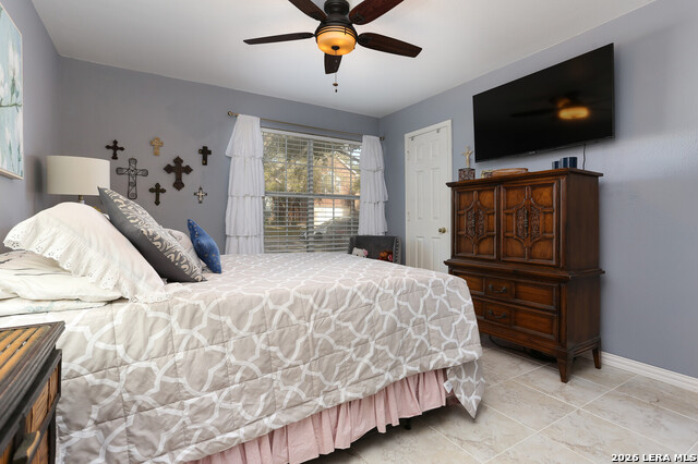 Image 20 of 26 For 5858 Creekway