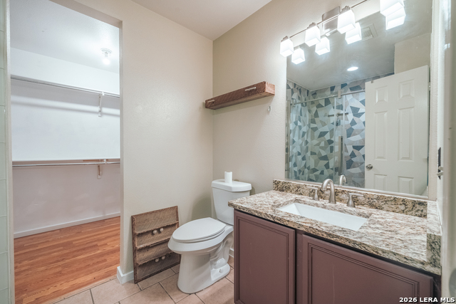 Image 18 of 31 For 20310 Blue Trinity