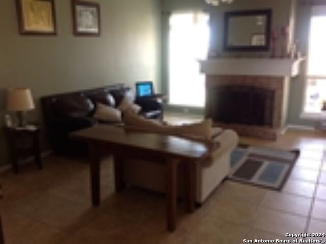 Listing photo id 9 for 945 Forest Ridge Pkwy