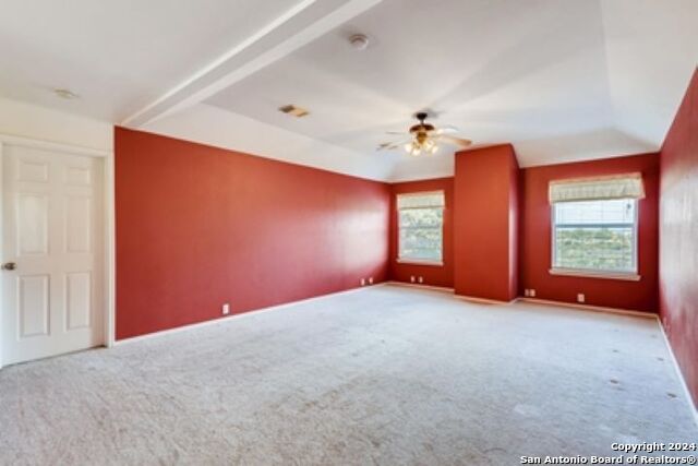 Listing photo id 10 for 945 Forest Ridge Pkwy