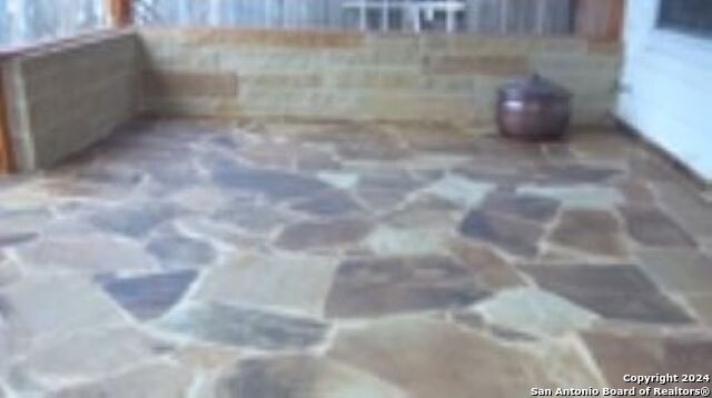 Listing photo id 1 for 945 Forest Ridge Pkwy