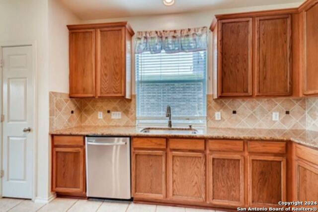 Listing photo id 7 for 945 Forest Ridge Pkwy