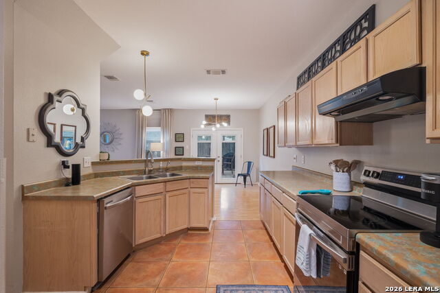 Image 10 of 26 For 12239 Gwendolen Dr