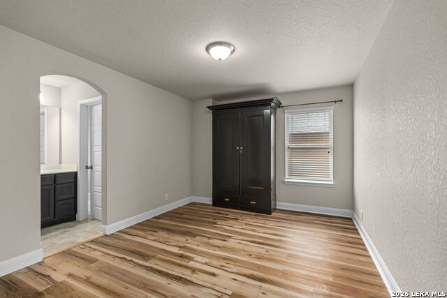 Image 21 of 37 For 8303 Dianthus Stead