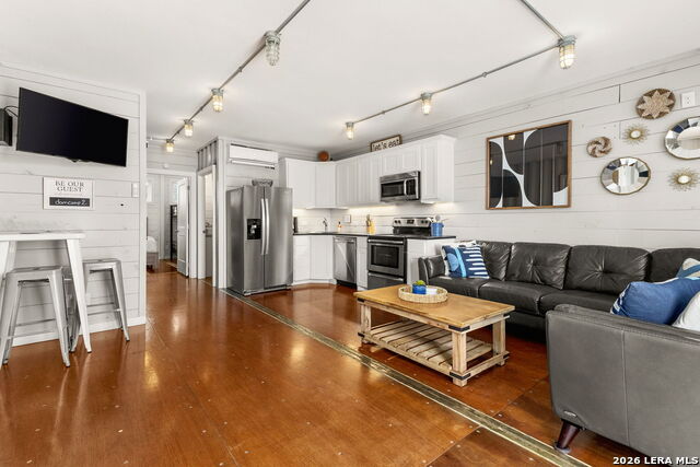 Image 21 of 39 For 9035 Fm 725  