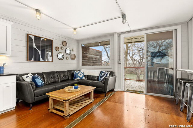 Image 22 of 39 For 9035 Fm 725  