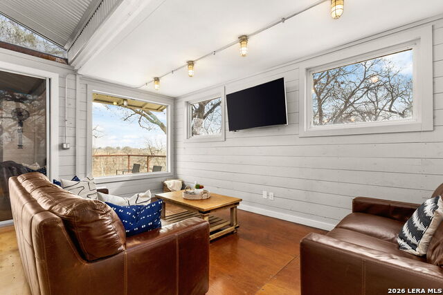 Image 6 of 39 For 9035 Fm 725  