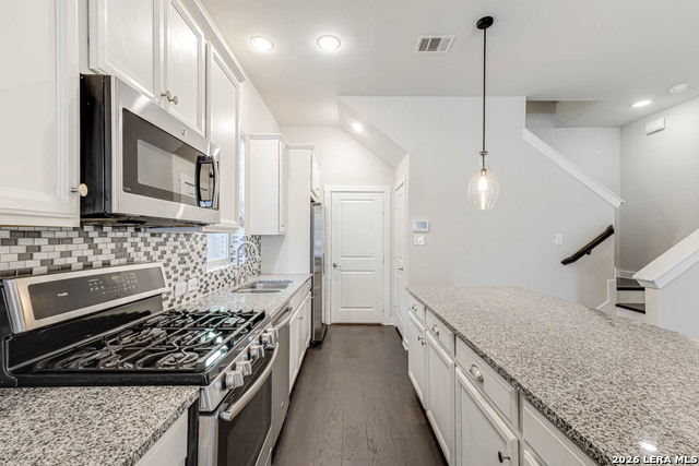 Image 11 of 31 For 211 Courtland E