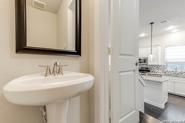 Image 14 of 31 For 211 Courtland E