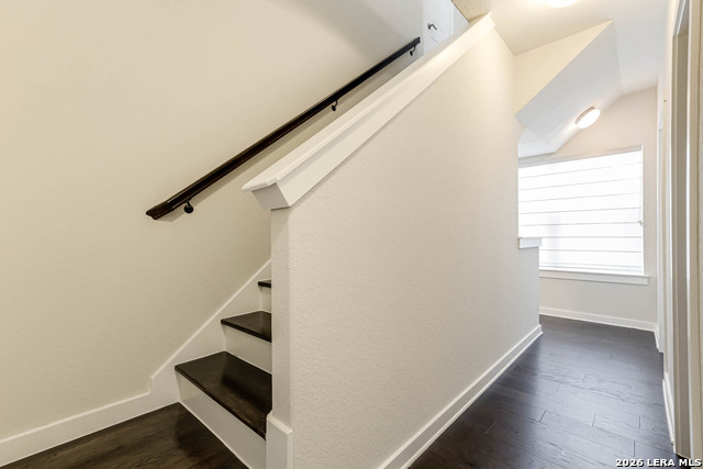 Image 27 of 31 For 211 Courtland E