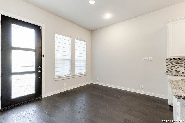 Image 5 of 31 For 211 Courtland E