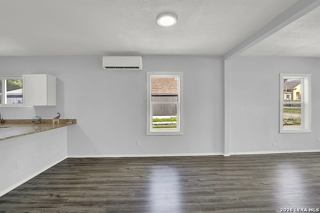 Image 10 of 25 For 1426 Carson St E