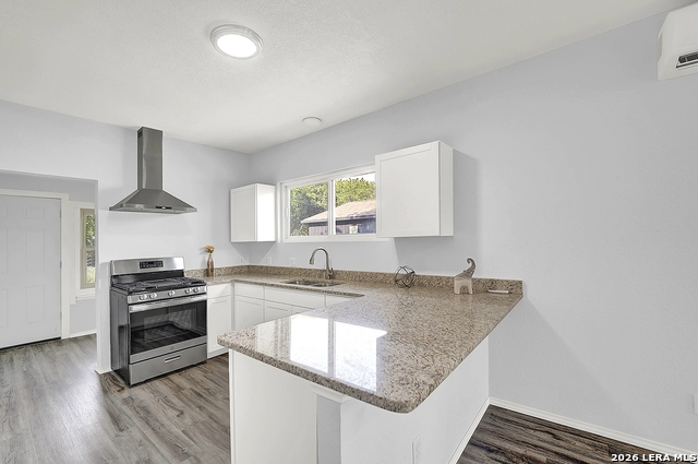 Image 11 of 25 For 1426 Carson St E