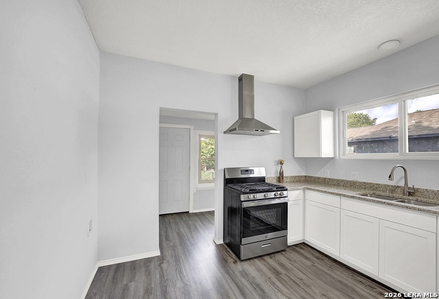 Image 12 of 25 For 1426 Carson St E