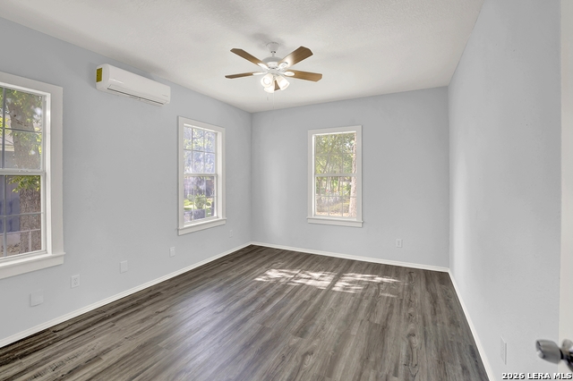 Image 18 of 25 For 1426 Carson St E